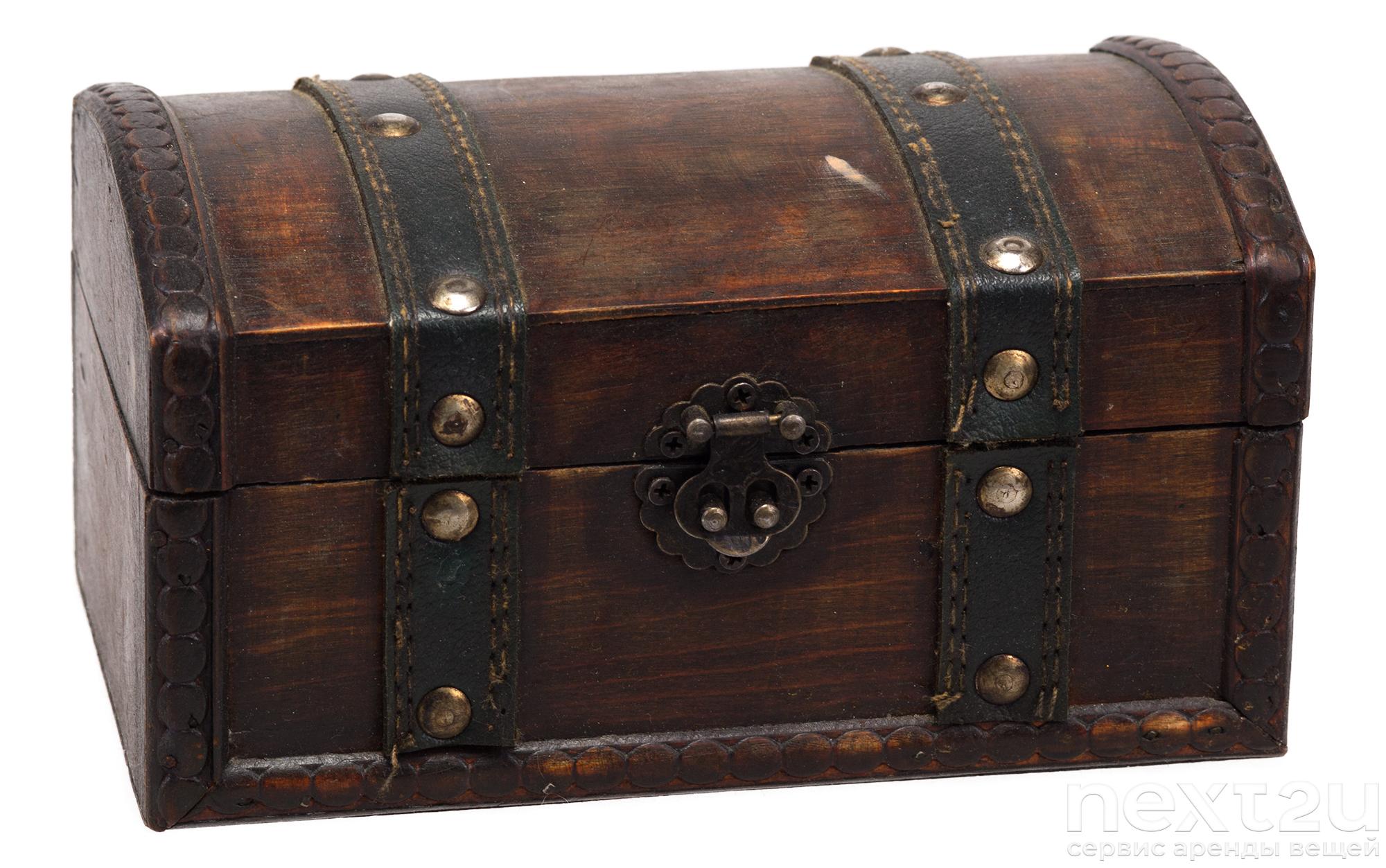 сундук адмирала тайлора. сундук мольера сундук. деревянный прямоугольный сундук. самый большой сундук был. старинный сундук.