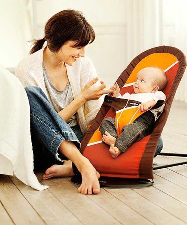 Взять в прокат Мебель Шезлонги, качели, качалки Шезлонг BabyBjorn коричнеый Санкт-Петербург Взять в прокат Мебель Шезлонги, качели, качалки Шезлонг BabyBjorn коричнеый; Санкт-Петербург , Санкт-Петербург, улица Большая Пушкарская д. 20 офис 2-204 ул.; Описание: В кресле Babybjorn собственные движения ребенка превращаются в веселое и успокаивающее качание (без батареек!) Одновременно с этим тренируются баланс и моторика, а родители в это время могут заняться своими делами.
Цена аренды
1 неделя (от 1 до 7 суток) – 600 рублей (за весь период)
2 недели (от 8 до 14 суток) – 800 рублей (за весь период)
4 недели (от 15 до 28 суток) - 1200 рублей (за весь период)
Залог не взимается! При взятии в аренду вещи необходимо предъявить паспорт.
По данным производителя: 93% пользователей рекомендуют этот продукт. Мы с мужем входим в эти 93 %. Всегда, когда знакомые или коллеги спрашивают у моего мужа, что из детских товаров ему особенно понравилось, что он может посоветовать, то муж рассказывает про кресло-шезлонг BabyBjorn. Вам мы тоже рекомендуем попробовать это прекрасное изобретение!
Характеристики:
• Оценочная стоимость вещи 7450 руб.
• Обеспечивает анатомическую опору шее и спине малыша
• Подходит для детей с самого рождения и до 2 лет (до 13 кг)
• Это изделие разработано в тесном сотрудничестве с ведущими педиатрами, детскими психологами и акушерами.
• Количество положений наклона спинки — 3 («Сон» - до 7 кг., «Отдых» - до 10 кг и «Игр» - до 13 кг.)
Этот шезлонг удобно транспортировать, потому что он компактный (11x89x39 см) и легкий 2,26 кг.
