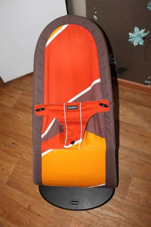 Взять в прокат Мебель Шезлонги, качели, качалки Шезлонг BabyBjorn коричнеый Санкт-Петербург Взять в прокат Мебель Шезлонги, качели, качалки Шезлонг BabyBjorn коричнеый; Санкт-Петербург , Санкт-Петербург, улица Большая Пушкарская д. 20 офис 2-204 ул.; Описание: В кресле Babybjorn собственные движения ребенка превращаются в веселое и успокаивающее качание (без батареек!) Одновременно с этим тренируются баланс и моторика, а родители в это время могут заняться своими делами.
Цена аренды
1 неделя (от 1 до 7 суток) – 600 рублей (за весь период)
2 недели (от 8 до 14 суток) – 800 рублей (за весь период)
4 недели (от 15 до 28 суток) - 1200 рублей (за весь период)
Залог не взимается! При взятии в аренду вещи необходимо предъявить паспорт.
По данным производителя: 93% пользователей рекомендуют этот продукт. Мы с мужем входим в эти 93 %. Всегда, когда знакомые или коллеги спрашивают у моего мужа, что из детских товаров ему особенно понравилось, что он может посоветовать, то муж рассказывает про кресло-шезлонг BabyBjorn. Вам мы тоже рекомендуем попробовать это прекрасное изобретение!
Характеристики:
• Оценочная стоимость вещи 7450 руб.
• Обеспечивает анатомическую опору шее и спине малыша
• Подходит для детей с самого рождения и до 2 лет (до 13 кг)
• Это изделие разработано в тесном сотрудничестве с ведущими педиатрами, детскими психологами и акушерами.
• Количество положений наклона спинки — 3 («Сон» - до 7 кг., «Отдых» - до 10 кг и «Игр» - до 13 кг.)
Этот шезлонг удобно транспортировать, потому что он компактный (11x89x39 см) и легкий 2,26 кг.