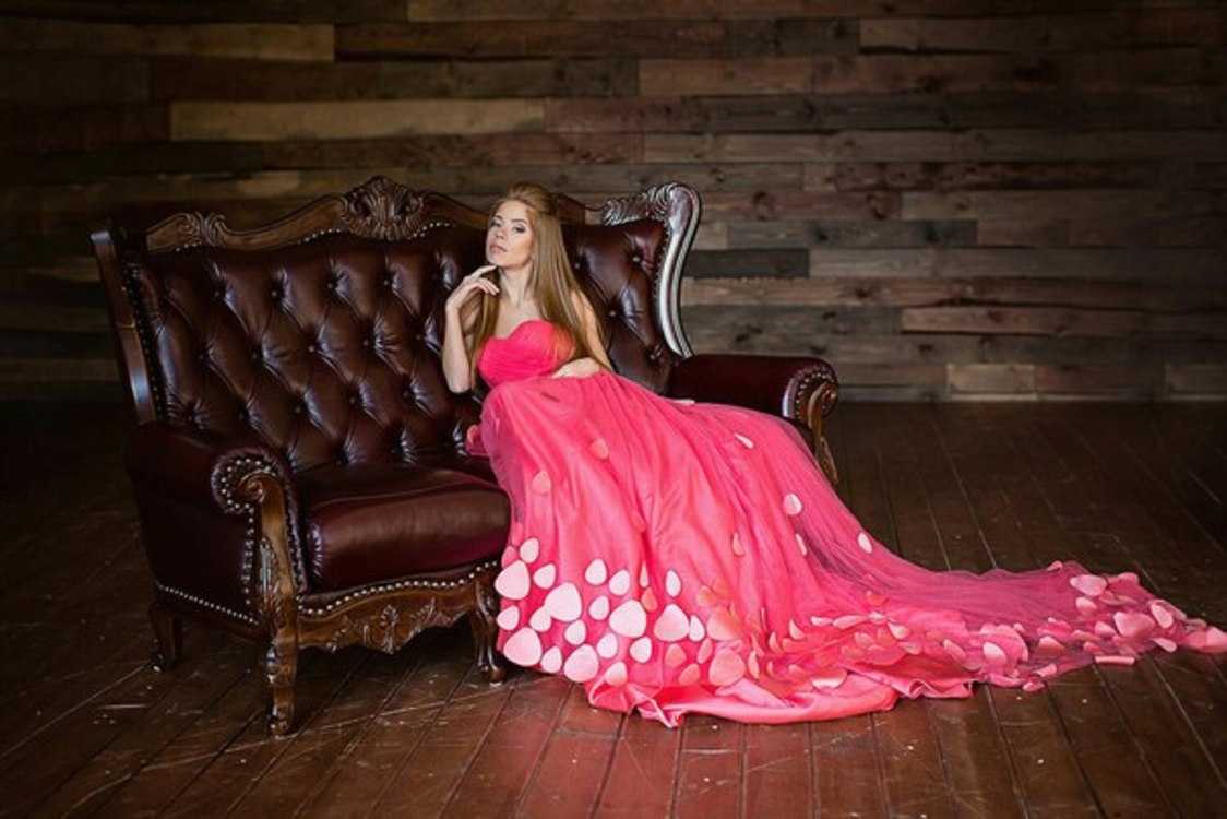 Взять в прокат Женская одежда Платья Платье "Rose" Санкт-Петербург Взять в прокат Женская одежда Платья Платье "Rose"; Санкт-Петербург , Садовая улица, 51 ул.; Описание: Размер: 44-50(52) Хорошо подойдет беременным женщинам. Очень эффектно смотрится, длинный шлейф делает образ неповторимым и прекрасным. Почувствуй себя королевой! Прокат вне фотостудии обсуждается с администратором лично.(Улица, мероприятие и тд)