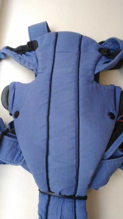 Взять в прокат Детство Переноски Рюкзак BabyBjorn Active голубой Санкт-Петербург Взять в прокат Детство Переноски Рюкзак BabyBjorn Active голубой; Санкт-Петербург , Санкт-Петербург, улица Большая Пушкарская д. 20 офис 2-204 ул.; Описание: Отличительными особенностями рюкзачка Baby Bjorn Active являются наличие специальной поддерживающей вставки на пояснице и широкие мягкие лямки, позволяющие нести малыша дольше и с максимальным комфортом.
Для родителей, ведущих активный образ жизни, очень важно иметь возможность взять своего малыша в долгую прогулку или путешествие. Длительная прогулка пешком по лесу или поездка по городу с рюкзачком повышенной комфортности Baby Bjorn Active освобождает родителей и ребенка от неудобств, связанных с коляской.
Цена аренды
1 неделя (от 1 до 7 суток) – 500 рублей (за весь период)
2 недели (от 8 до 14 суток) – 600 рублей (за весь период)
4 недели (от 22 до 28 суток) – 800 рублей (за весь период)
Залог не взимается! При взятии в аренду рюкзачка необходимо предъявить паспорт.
Характеристики:
• Оценочная стоимость вещи 2900 руб.
● Рюкзачок Baby Bjorn Active рассчитан на детей от 3,5 кг до 12 кг и возраст от 1 недели, обеспечивая анатомически правильное положение ребенка во время переноски
● Высокая поддержка головы может быть зафиксирована специальными ремешками в том положении, которое необходимо для ребенка
● Рюкзачок имеет два положения для переноски лицом к родителю и от него, а также обладает полностью отстегивающейся поверхностью
● Вертикальная позиция переноски предотвращает излишнее газообразование
● Ножки малыша разведены под углом 45 градусов, что обеспечивает профилактику развития дисплазии тазобедренного сустава
● Материал - хлопок
● Вес - 1,1 кг.
● Безопасность материала, из которого изготовлен рюкзачок, подтверждается международным сертификатом Oko-Tex Class 1
● Рюкзачки Baby Bjorn Active рекомендованы и одобрены Педиатрической Академией для новорожденных и детей первого года жизни
