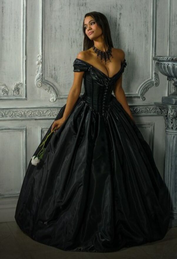 Корсетное черное платье